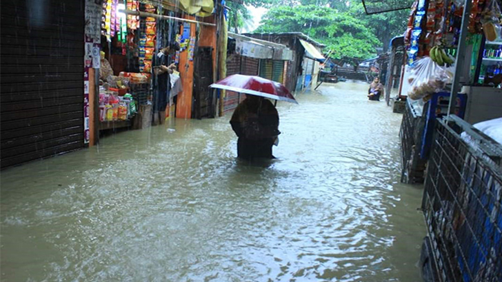 ভারী বৃষ্টিতে চট্টগ্রামে জলাবদ্ধতা