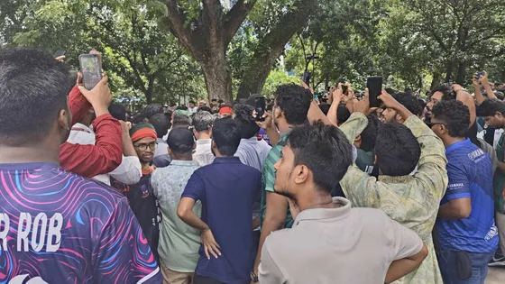 প্রধান বিচারপতির পদত্যাগ দাবিতে হাইকোর্টে শিক্ষার্থীদের ঢল