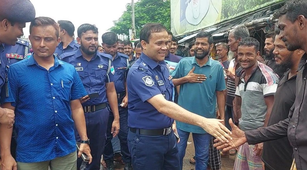 বাগেরহাটে থানা ও ট্রাফিক পুলিশ কাজে ফিরেছেন