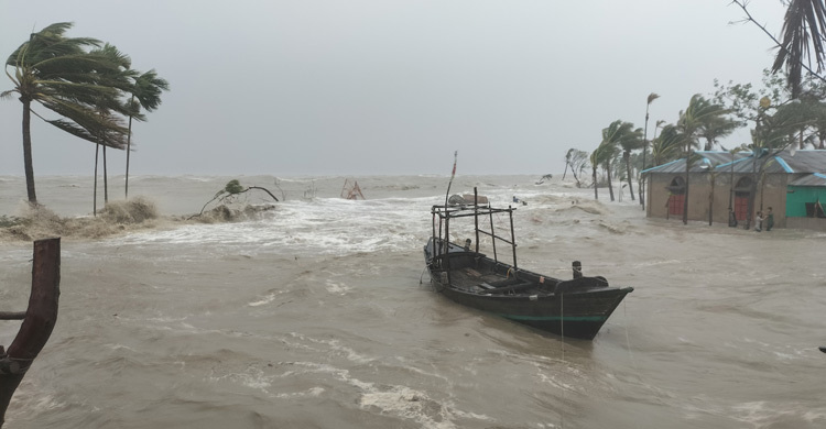 দেড় লাখ মানুষ পানিবন্দি, ভেসে গেছে হরিণসহ ২ হাজারের বেশি পশু