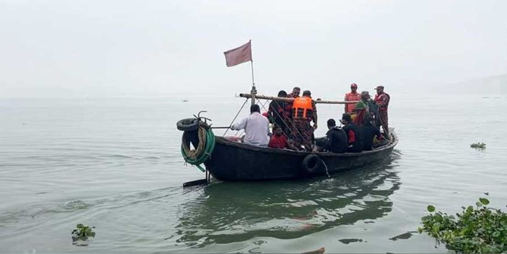 কিশোরগঞ্জের ভৈরবে মেঘনায় ট্রলারডুবি : এখনো নিখোঁজ ৮ জন