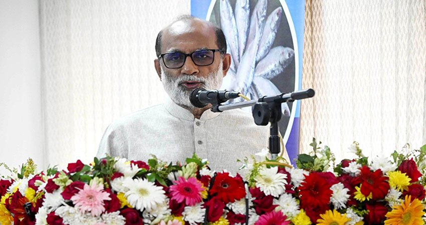 ইলিশের উৎপাদন যাতে ক্ষতিগ্রস্ত না হয় সে লক্ষ্যে কাজ করছে সরকার : শ ম রেজাউল করিম