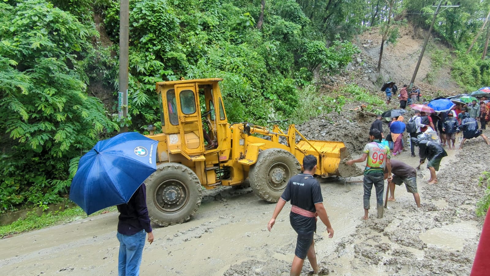 ভারী বর্ষণে খাগড়াছড়িতে পাহাড় ধস, যান চলাচল বন্ধ