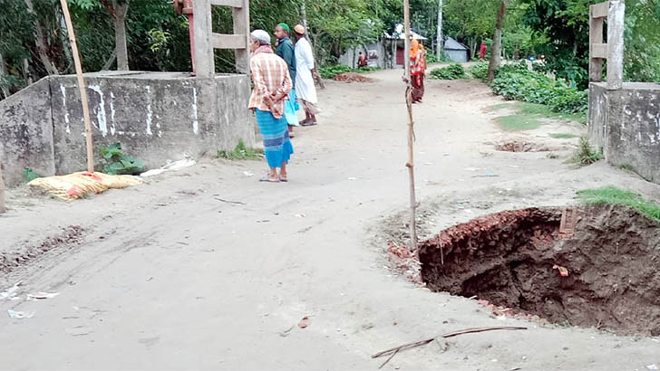 কোটি টাকার বন্যা নিয়ন্ত্রন বাঁধে ২৯টি জায়গায় ধ্বস