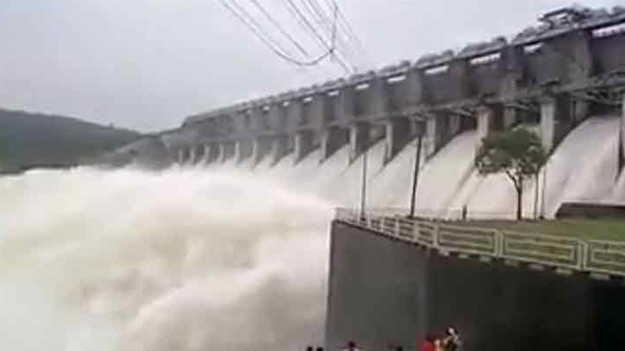 এবার ফারাক্কার ১০৯ গেট খুলে দিল ভারত