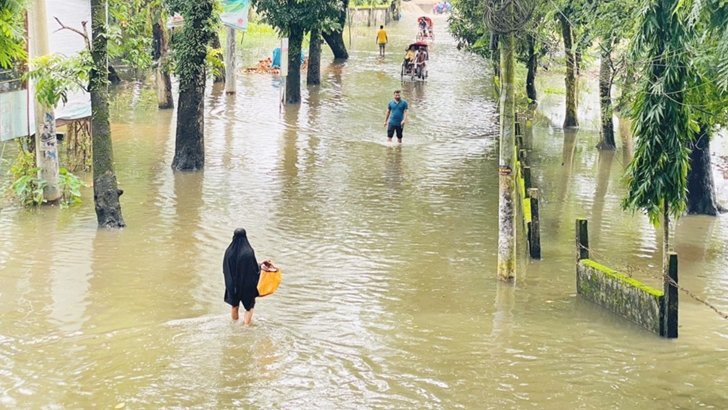 ধেয়ে আসছে বন্যা : বিপদসীমার ওপরে ৫ নদীর পানি